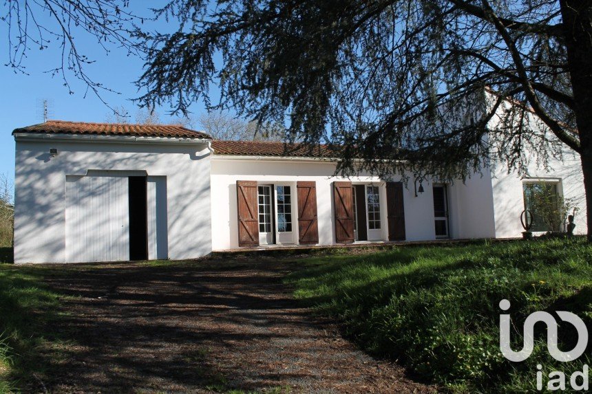 Maison traditionnelle 4 pièces de 105 m² à Mirambeau (17150)
