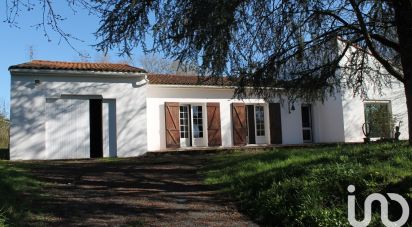 Traditional house 4 rooms of 105 m² in Mirambeau (17150)