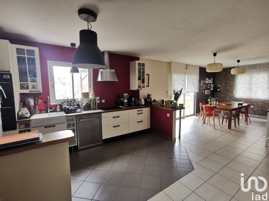 House 7 rooms of 145 m² in Connerré (72160)