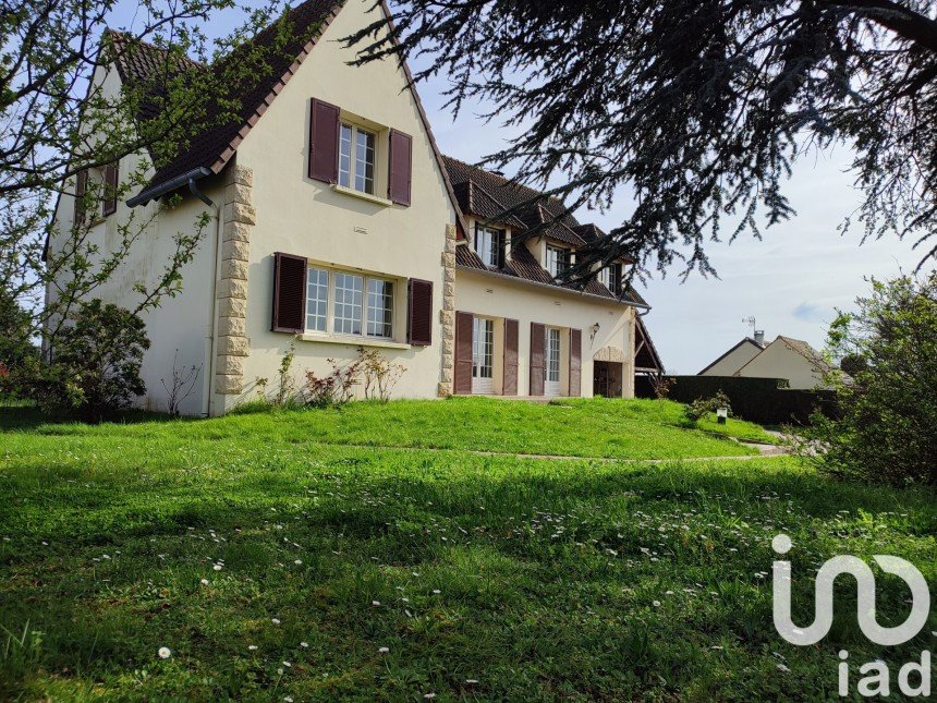 Traditional house 8 rooms of 220 m² in Cernay-la-Ville (78720)