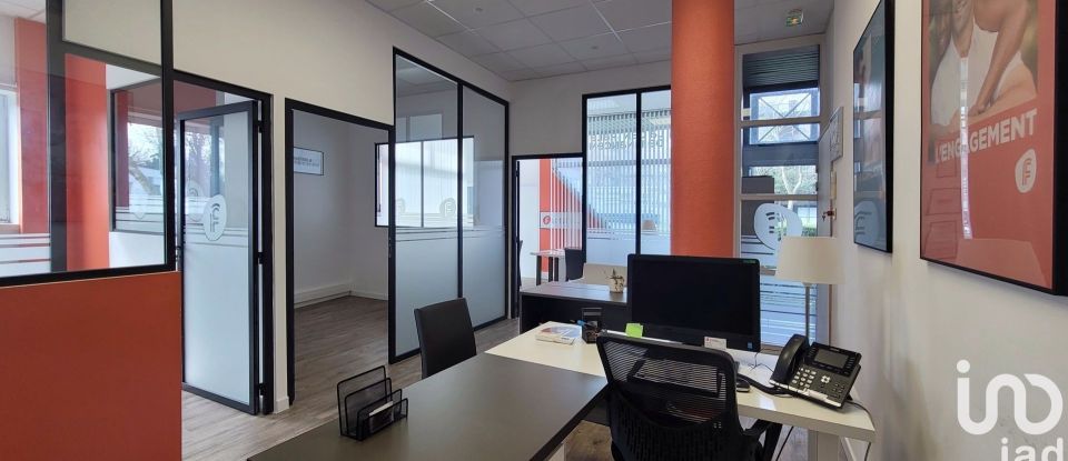 Offices of 84 m² in Vannes (56000)