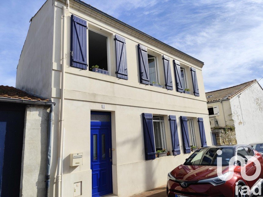 Town house 3 rooms of 90 m² in Rochefort (17300)
