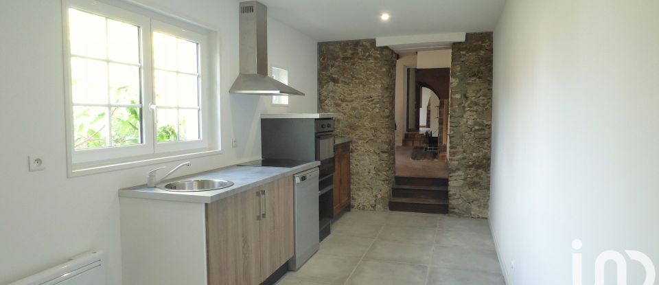 House 5 rooms of 139 m² in Saint-Léger-les-Vignes (44710)