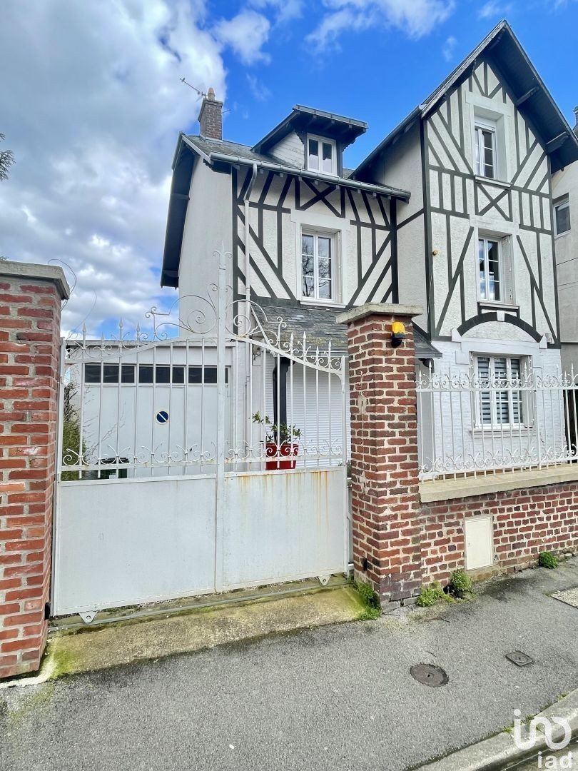 House 8 rooms of 180 m² in Amiens (80000)