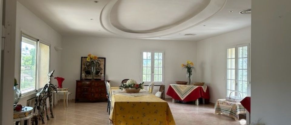 Maison traditionnelle 6 pièces de 314 m² à La Cadière-d'Azur (83740)
