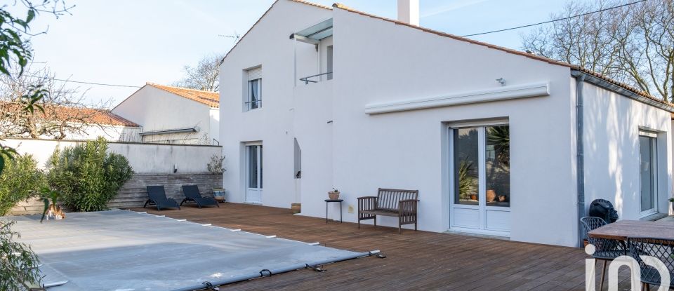 House 5 rooms of 143 m² in La Rochelle (17000)
