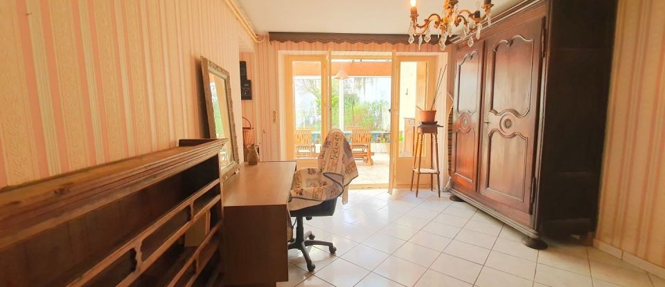 House 8 rooms of 196 m² in Jussey (70500)
