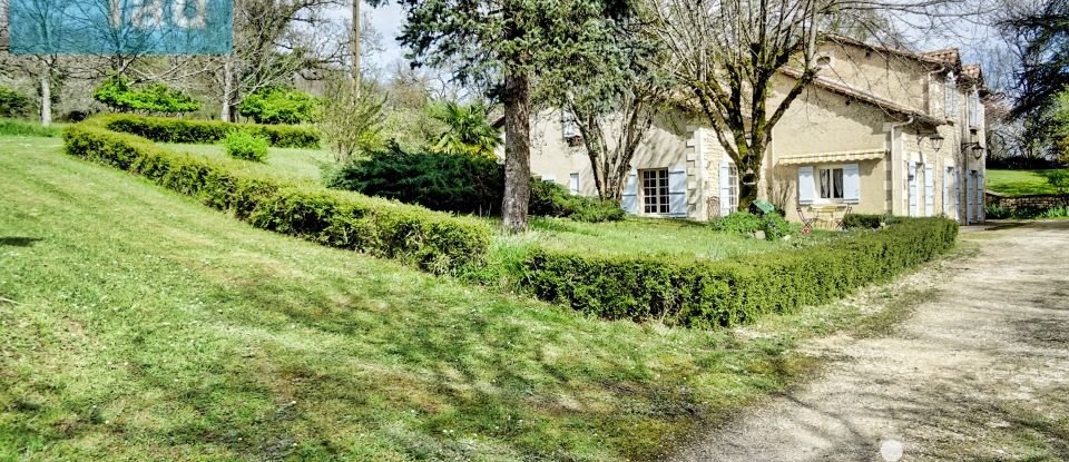 Maison traditionnelle 9 pièces de 260 m² à Saint-Romain-et-Saint-Clément (24800)