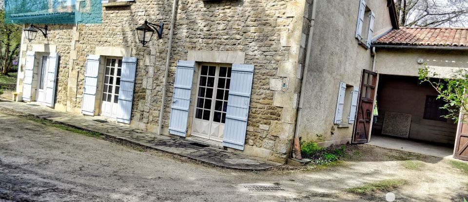 Maison traditionnelle 9 pièces de 260 m² à Saint-Romain-et-Saint-Clément (24800)