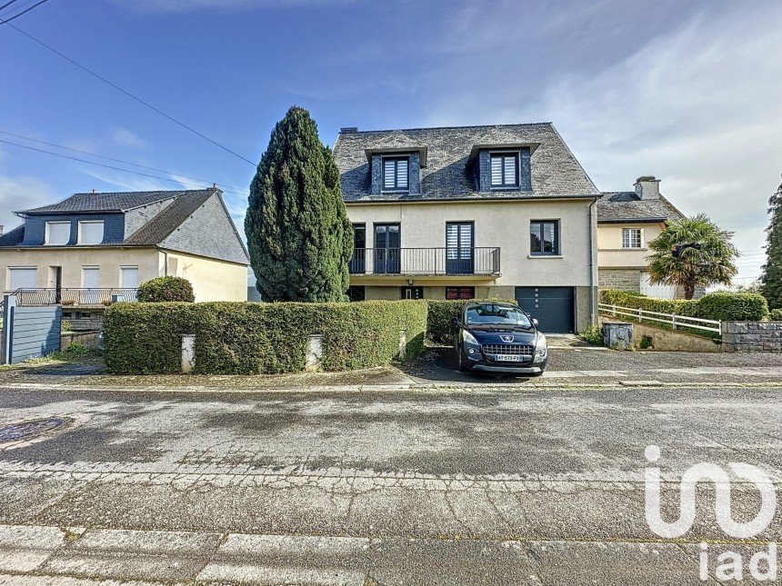 House 7 rooms of 186 m² in Montfort-sur-Meu (35160)