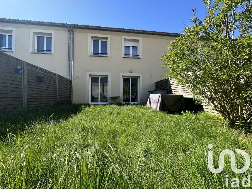 Traditional house 4 rooms of 83 m² in Fontenay-Trésigny (77610)