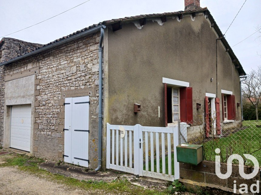 Maison de village 2 pièces de 52 m² à Usson-du-Poitou (86350)