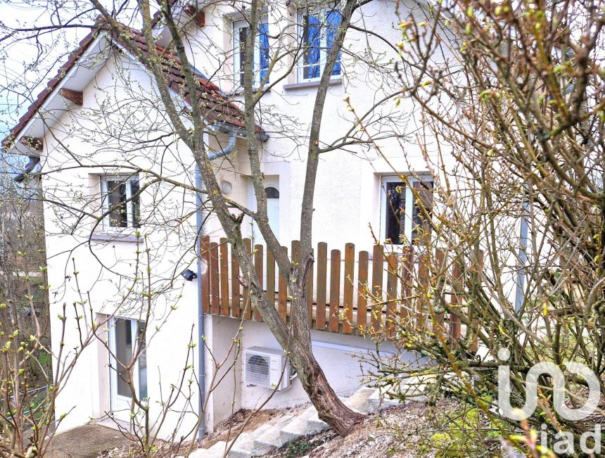 Traditional house 5 rooms of 90 m² in Marnay (70150)