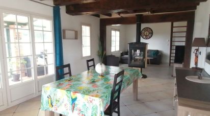 House 4 rooms of 128 m² in Fontaine-la-Guyon (28190)