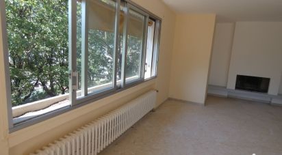 House 10 rooms of 217 m² in Laragne-Montéglin (05300)