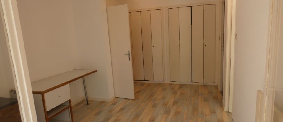 Maison 10 pièces de 217 m² à Laragne-Montéglin (05300)