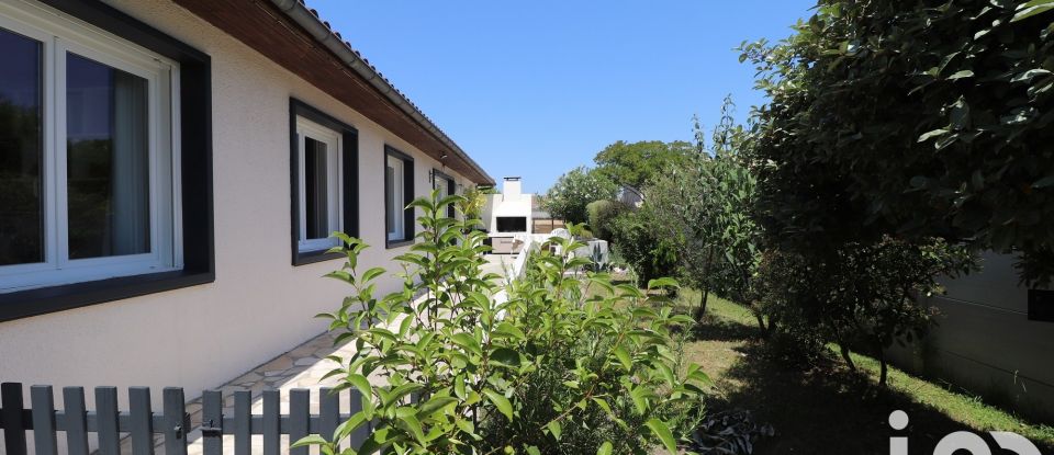 Traditional house 6 rooms of 110 m² in Saint-André-de-Cubzac (33240)