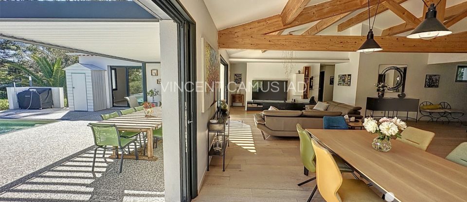 House 6 rooms of 189 m² in Six-Fours-les-Plages (83140)