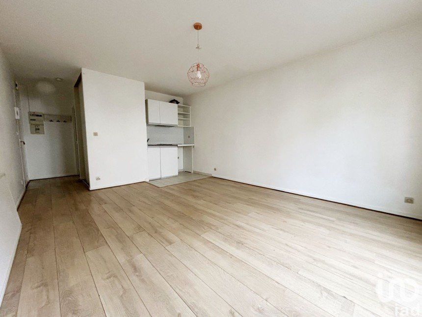 Apartment 1 room of 28 m² in Brie-Comte-Robert (77170)