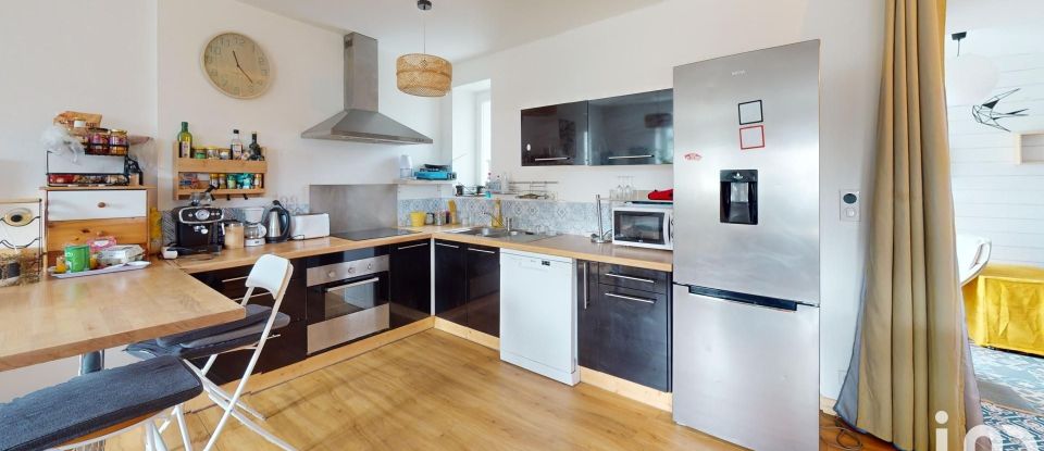 Apartment 4 rooms of 65 m² in Plonéour-Lanvern (29720)