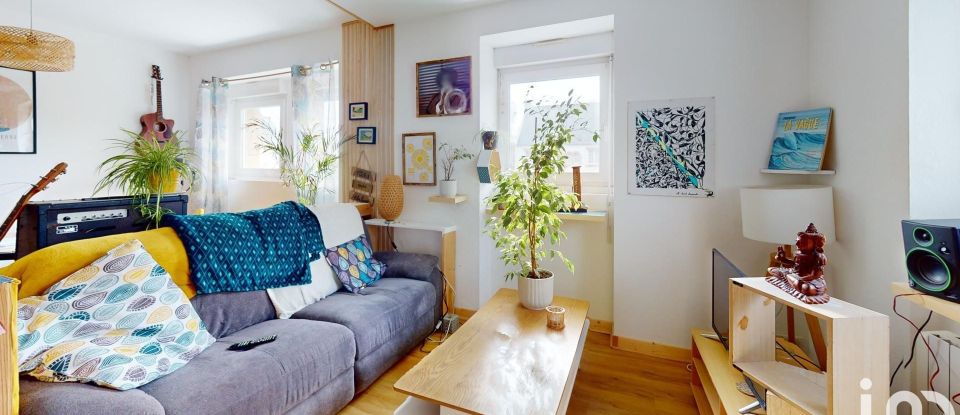 Apartment 4 rooms of 65 m² in Plonéour-Lanvern (29720)