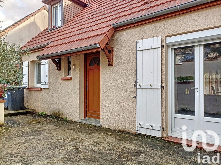 House 5 rooms of 106 m² in Goussainville (95190)