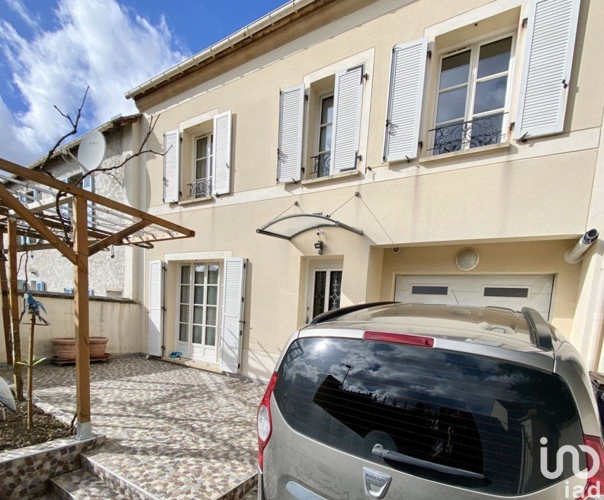 Maison 9 pièces de 169 m² à Moissy-Cramayel (77550)