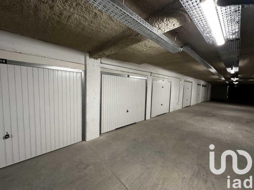 Parking/garage/box de 15 m² à Choisy-le-Roi (94600)