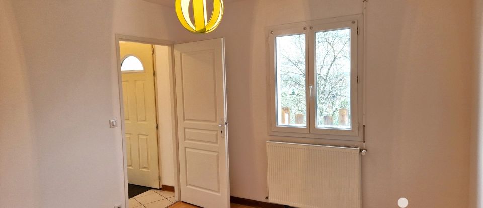 Triplex 5 rooms of 90 m² in Marnay (70150)
