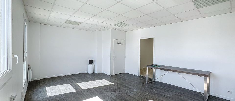 Business premises of 156 m² in Brie-Comte-Robert (77170)
