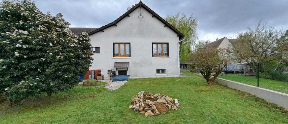 House 5 rooms of 116 m² in Vaux-le-Pénil (77000)