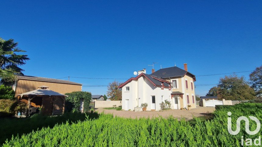 House 11 rooms of 162 m² in Beaupouyet (24400)