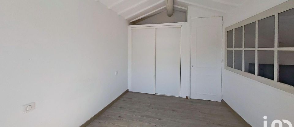 House 2 rooms of 52 m² in LES ISSAMBRES (83380)