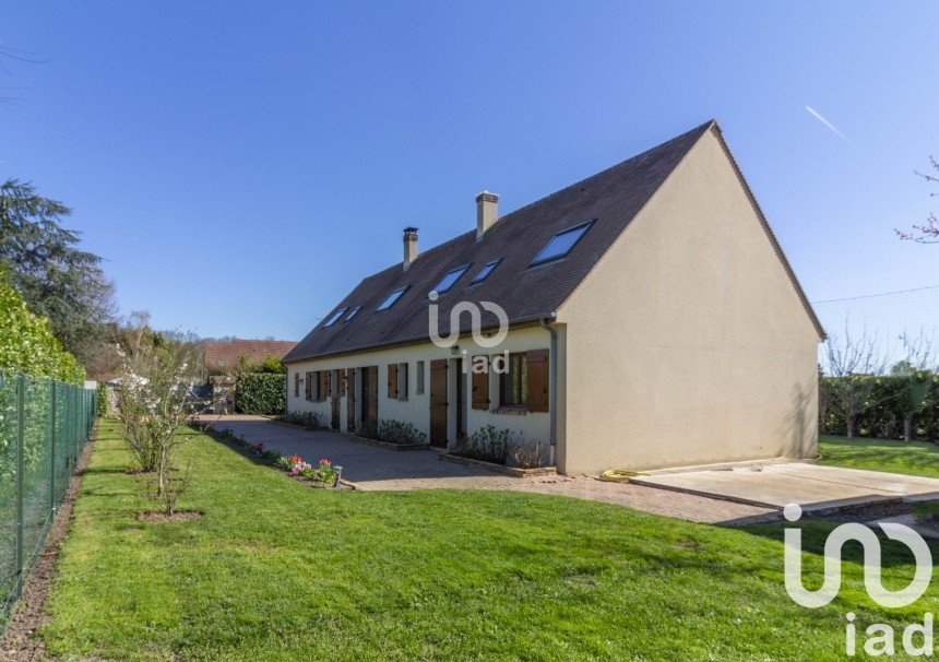 Traditional house 9 rooms of 196 m² in Villiers-le-Mahieu (78770)