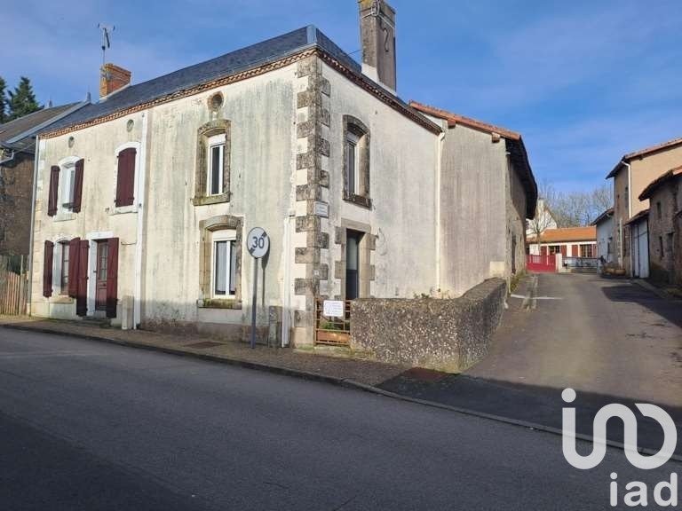 Village house 4 rooms of 122 m² in Beaulieu-sous-Parthenay (79420)