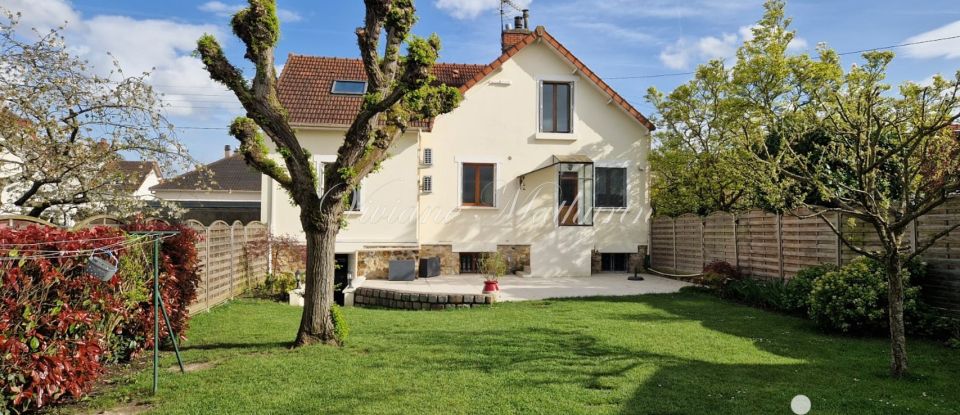 Traditional house 7 rooms of 138 m² in Saint-Leu-la-Forêt (95320)