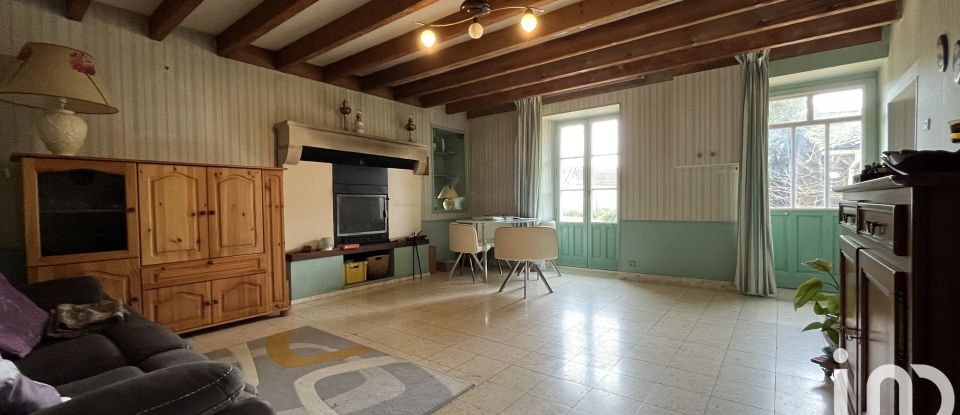 House 7 rooms of 165 m² in La Couarde (79800)