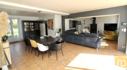 Maison 9 pièces de 356 m² à Rocourt-Saint-Martin (02210)
