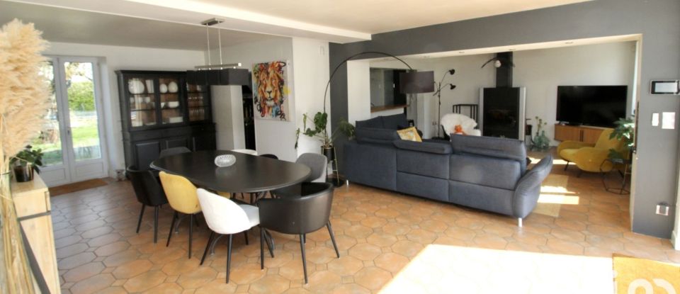 Maison 9 pièces de 356 m² à Rocourt-Saint-Martin (02210)
