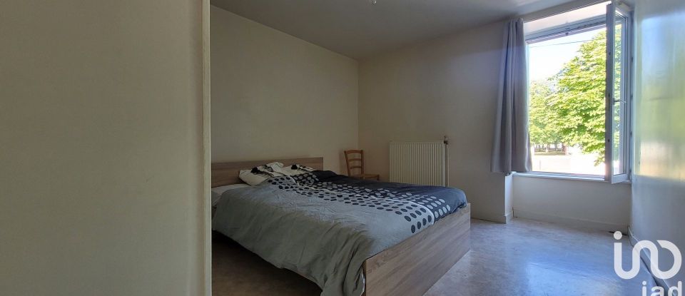 House 5 rooms of 136 m² in Saint-Jouin-de-Marnes (79600)