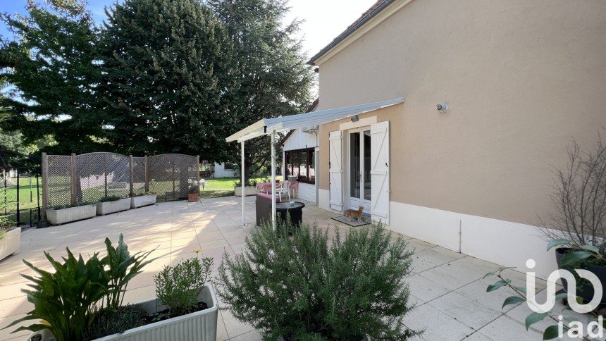 Country house 6 rooms of 232 m² in Brugheas (03700)