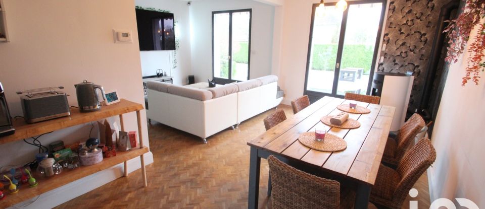 House 8 rooms of 150 m² in Saint-Pierre-des-Fleurs (27370)