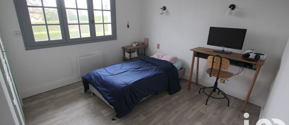 House 8 rooms of 150 m² in Saint-Pierre-des-Fleurs (27370)