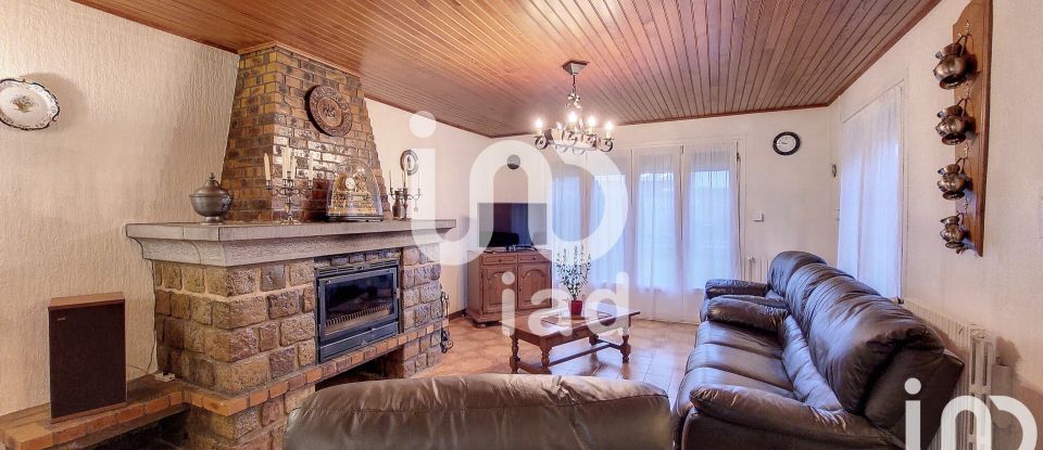 Traditional house 8 rooms of 165 m² in Haut-Lieu (59440)
