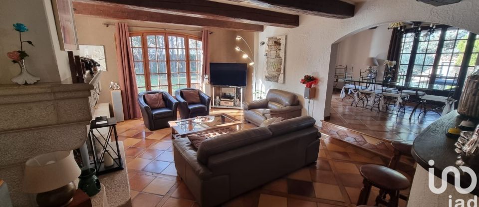 Traditional house 8 rooms of 220 m² in Saint-Maximin-la-Sainte-Baume (83470)