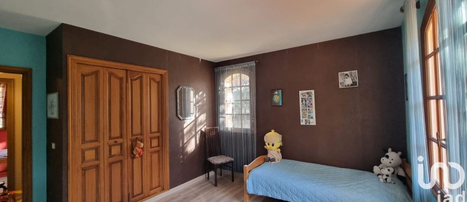 Maison traditionnelle 8 pièces de 220 m² à Saint-Maximin-la-Sainte-Baume (83470)