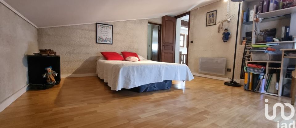 Maison traditionnelle 8 pièces de 220 m² à Saint-Maximin-la-Sainte-Baume (83470)