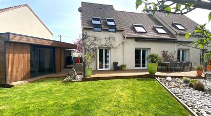 Architect house 8 rooms of 177 m² in Périgny (94520)