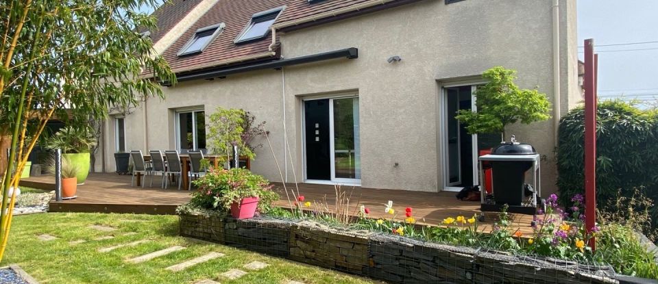 Architect house 8 rooms of 177 m² in Périgny (94520)