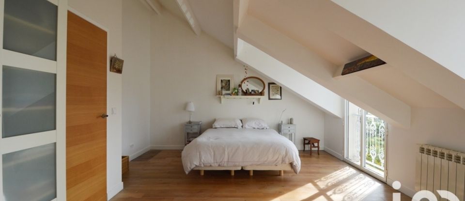 House 6 rooms of 155 m² in Saint-Maur-des-Fossés (94100)